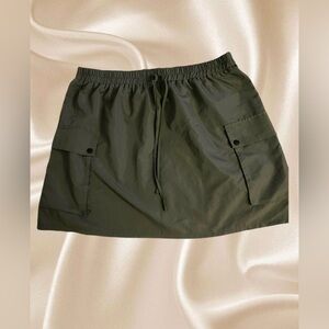 Women’s Gray cargo skirt SIZE 18
